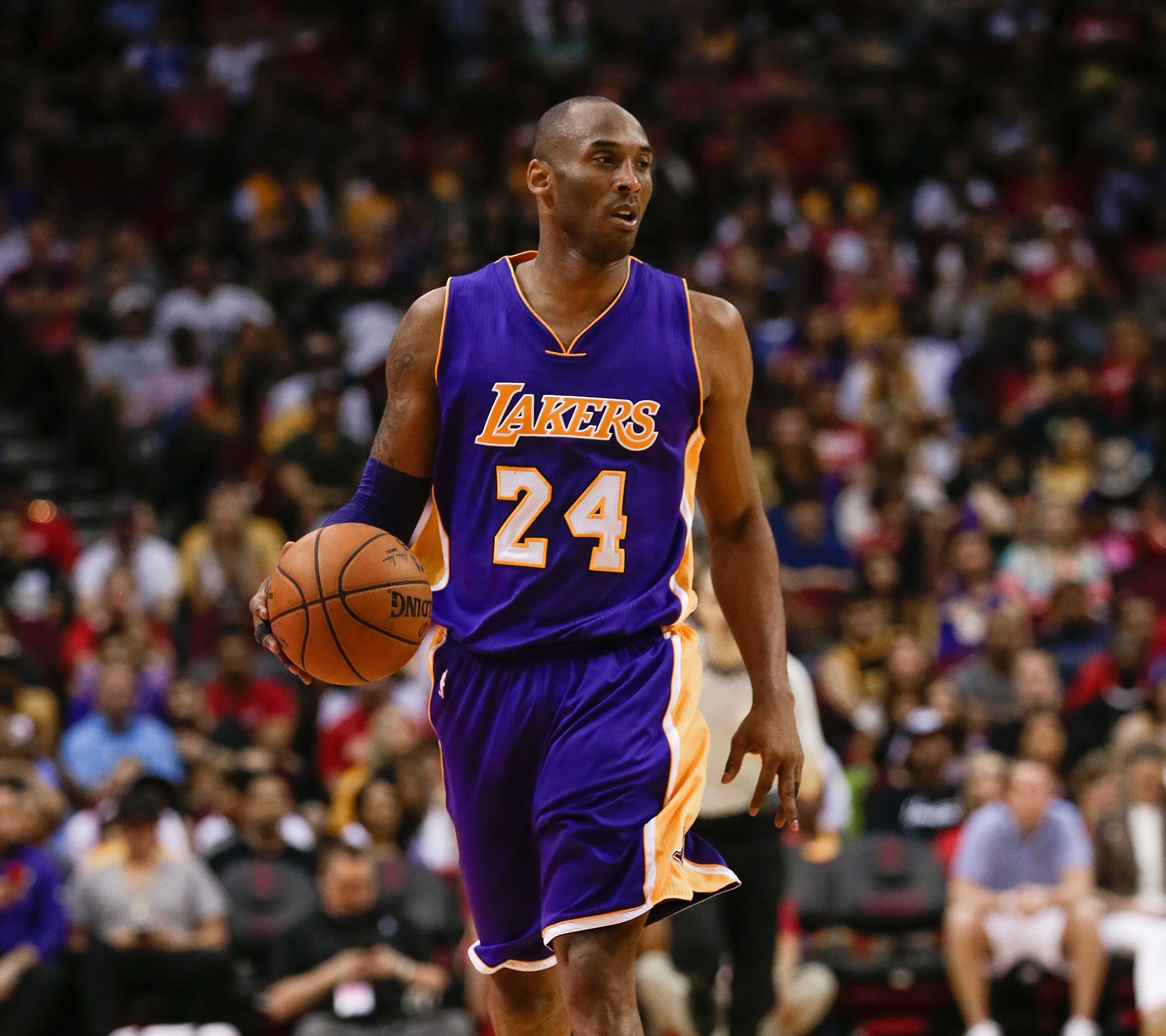 Los Angeles Lakers star Kobe Bryant out indefinitely with severe sprain ...
