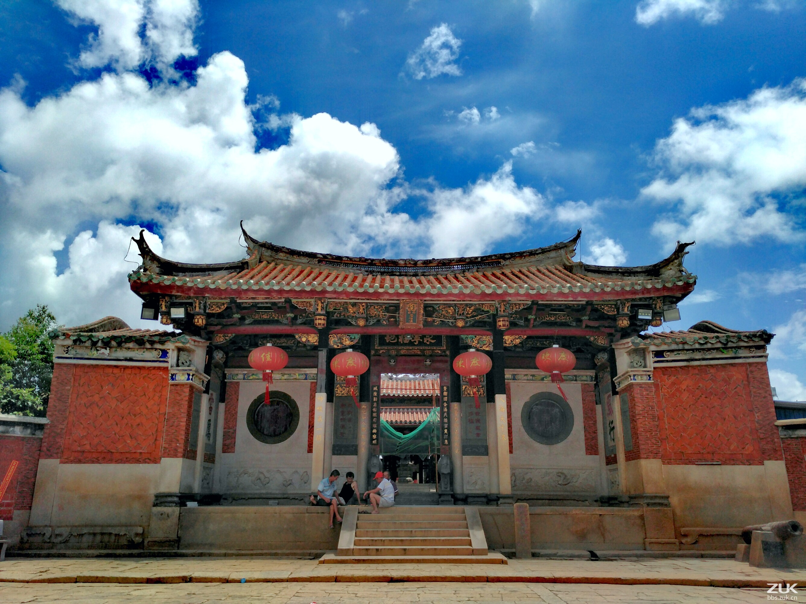 永宁城隍庙座落在福建石狮市永宁南门与小东门之间,始建于明朝洪武