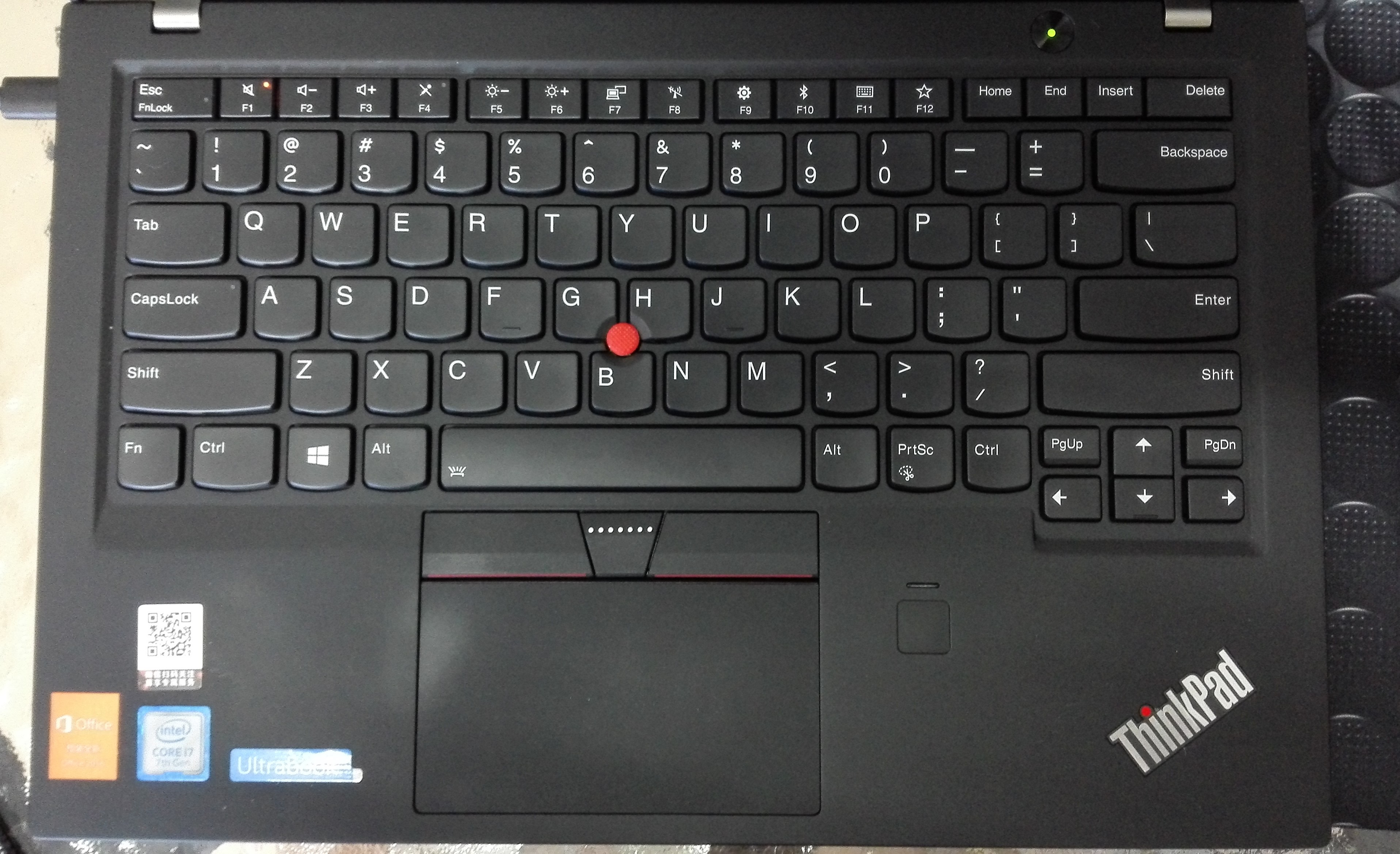 x1carbon复位孔在哪图片,联想x1carbon拆机图解 【晒单】史上最牛笔记本, x1 carbon 2017,超轻超长续航,堪称完美!