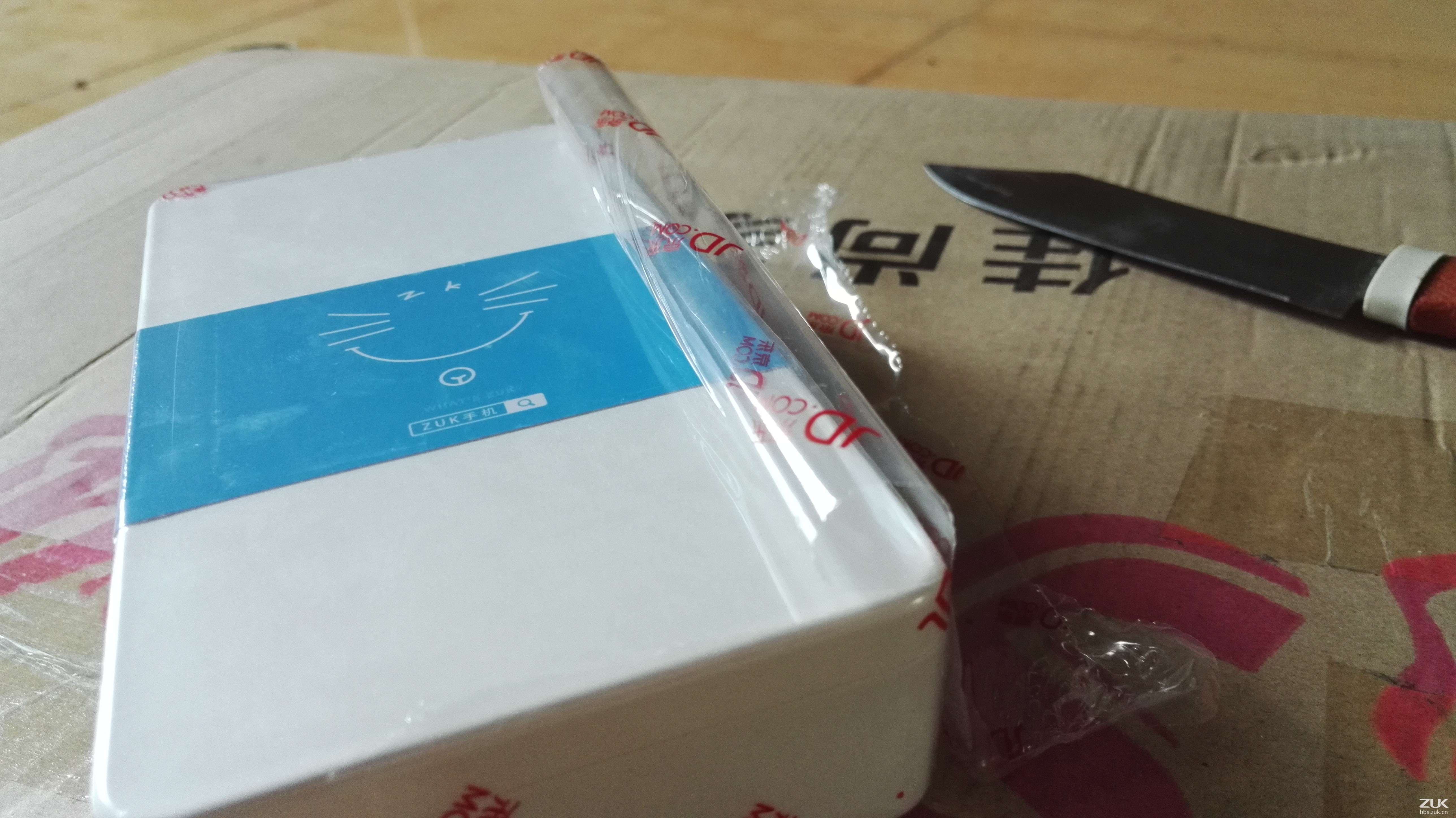 我的z1开箱简评 有没有很霸气,手持板砖就是要干架的赶脚啊 好了我们