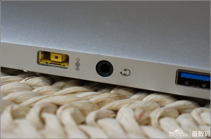 联想horizon2特别的电源接口.