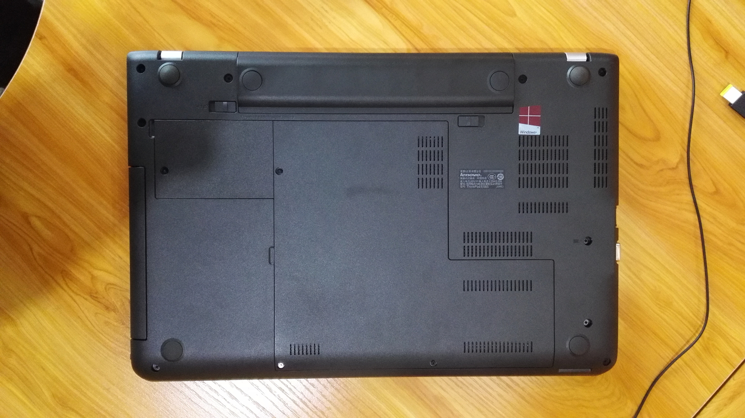 模具好像跟e550,e555有点差别.