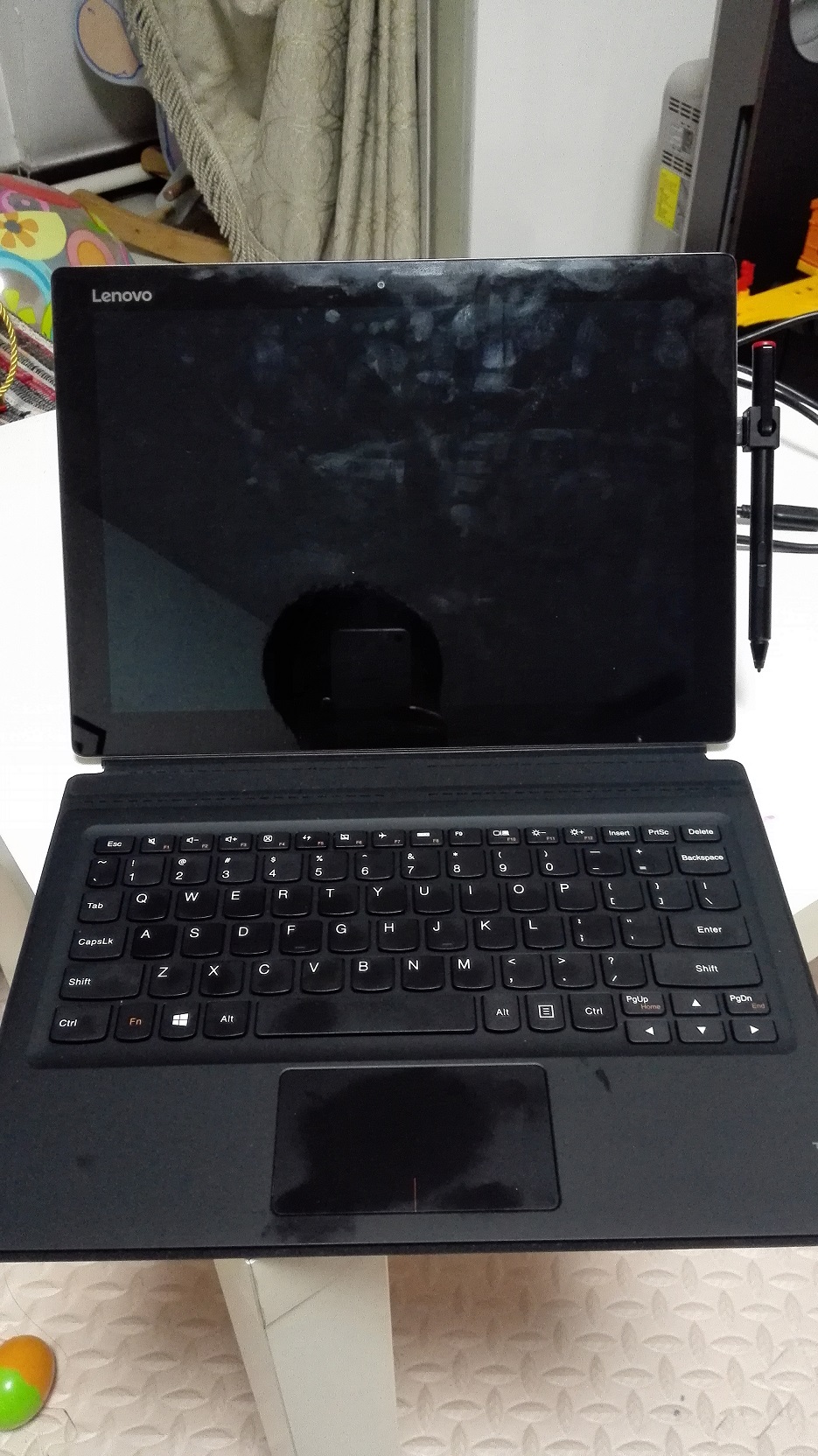 平板,笔记本二合一电脑最令人诟病的估计就是键盘了,很容易想到这种