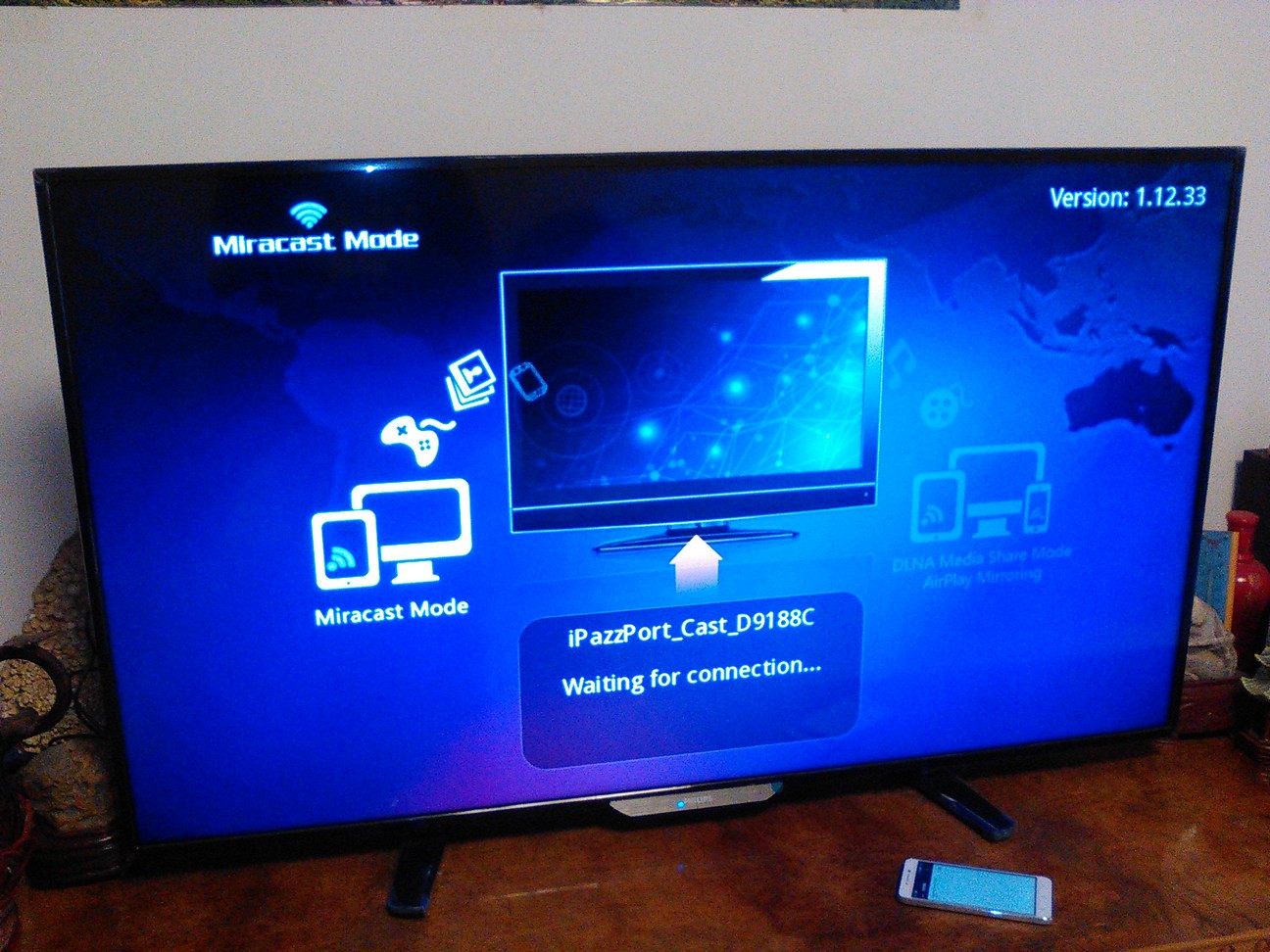 投射屏幕,在安卓上叫miracast.在ios上叫dlna,aiplay什么的.