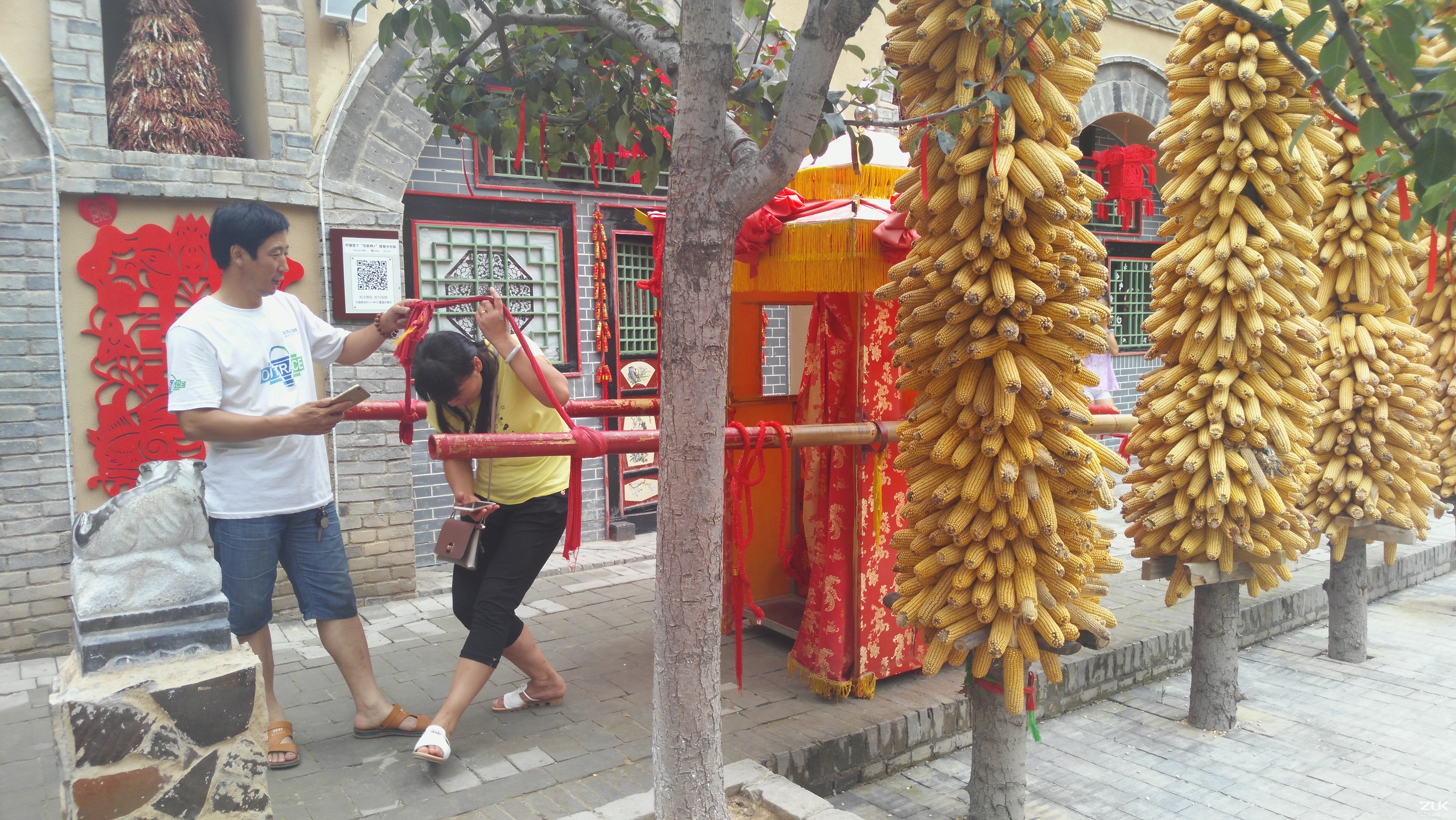 陕州地坑院,地平线下古村落,人类穴居活化石.