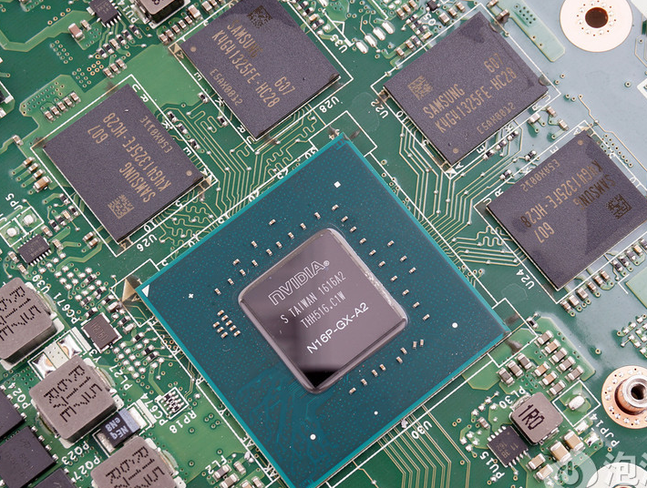 细节设计十分用心 thinkpad 黑将s5拆解