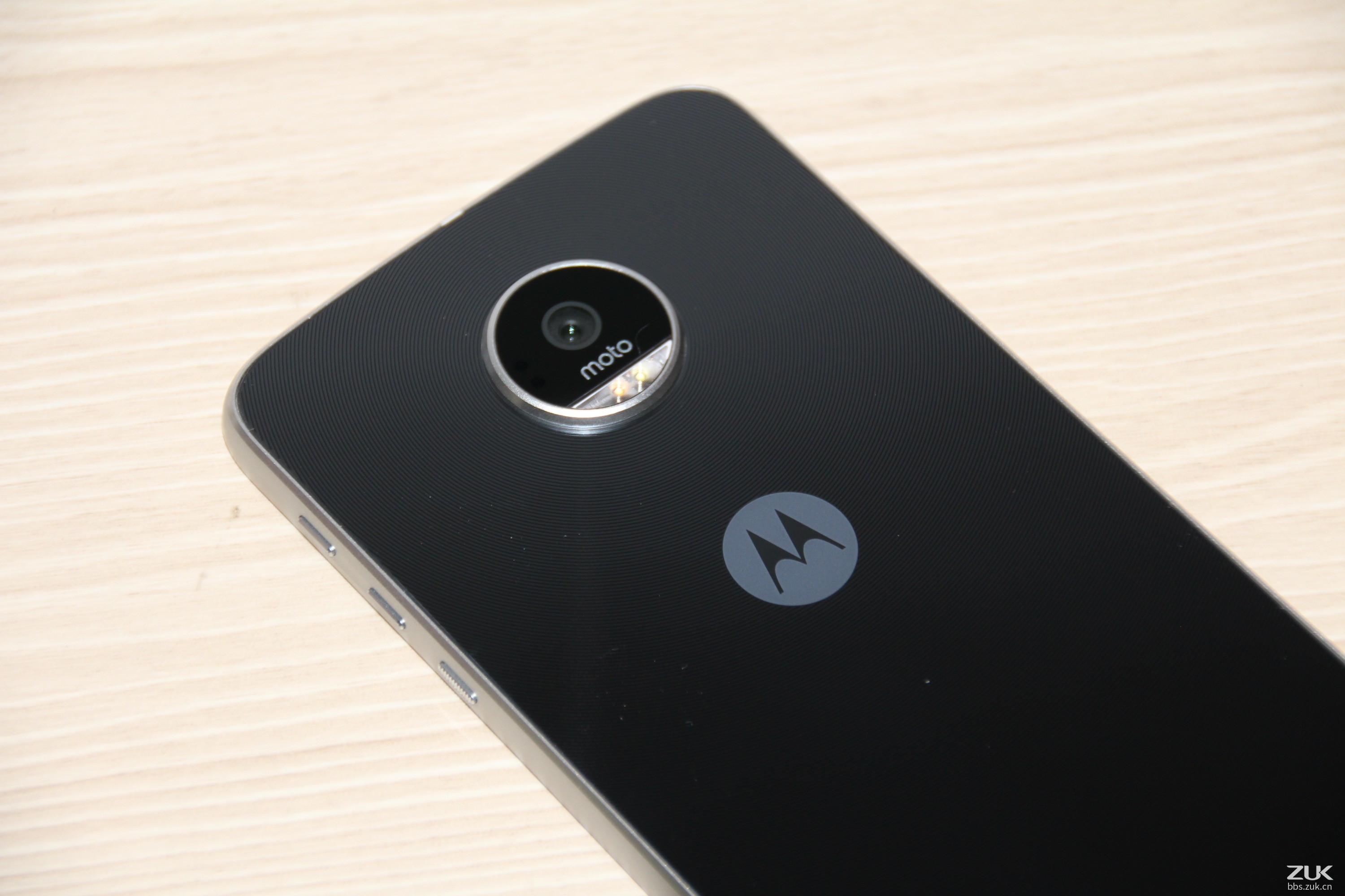 第一次在联想社区发帖,就以z play的开箱来开张吧~{:1_3:} 我本人是个