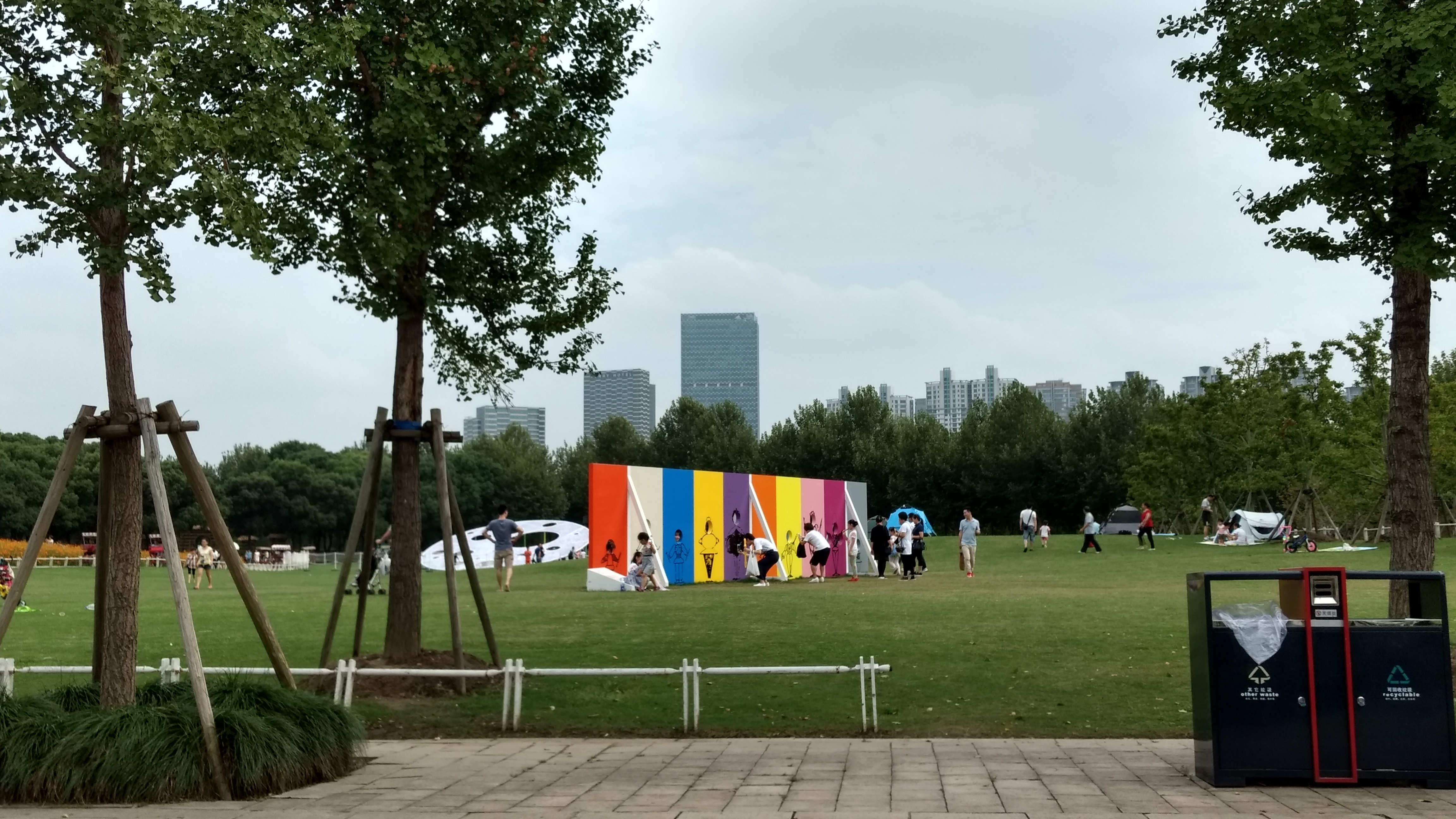 47 编辑   拍摄机型:moto z play   昨天约了几个好友,去上海世纪公园