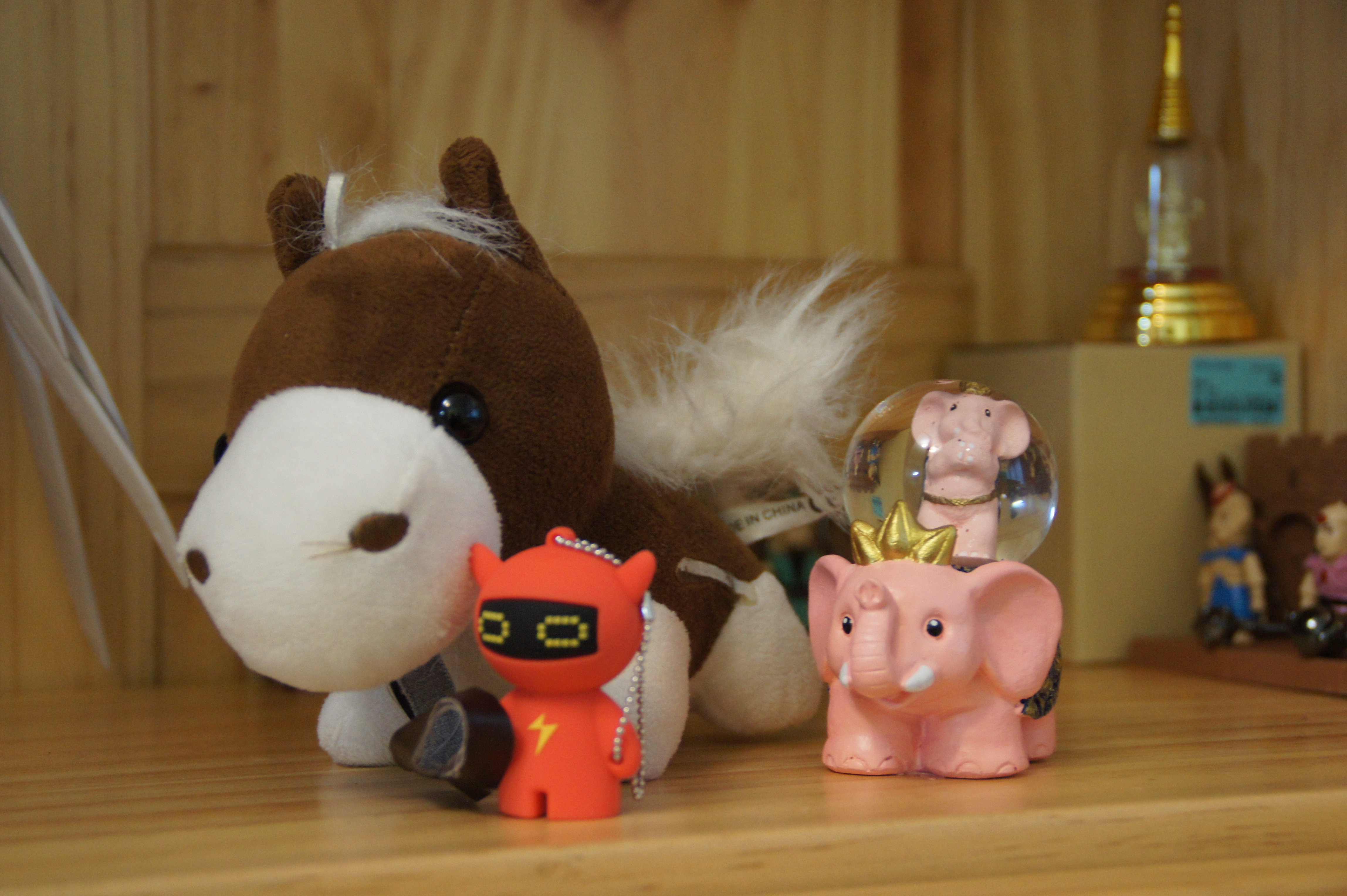 没事就喜欢遛马遛大象