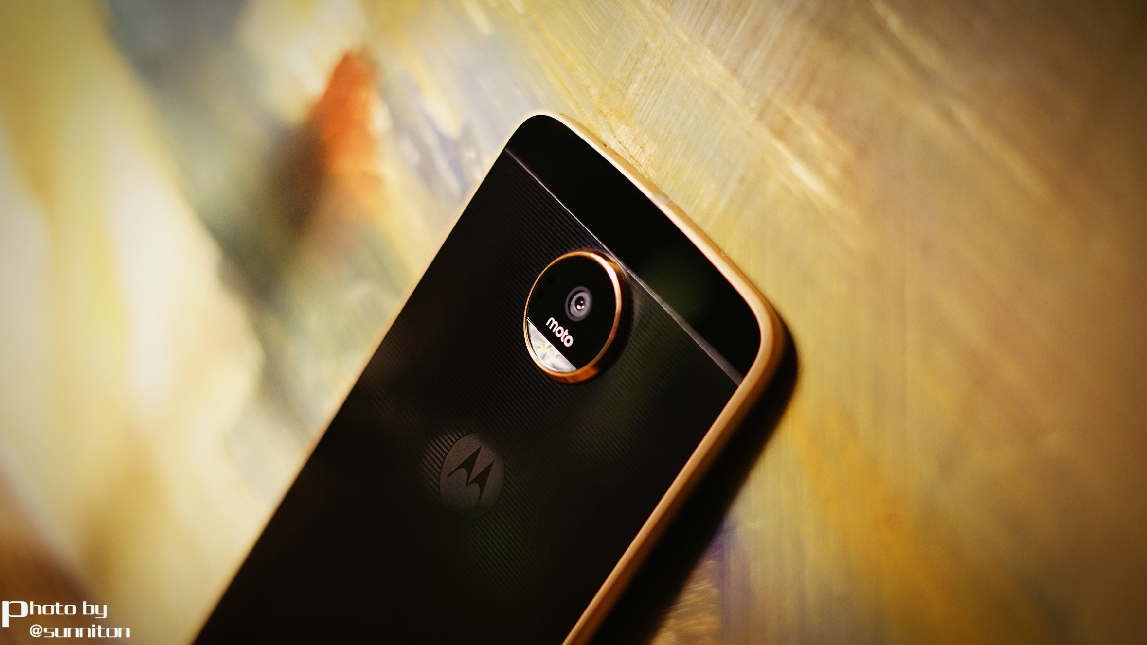 【盘点这些年摩托罗拉"玩"过的手机外壳材质】-【moto 经典系列】论坛