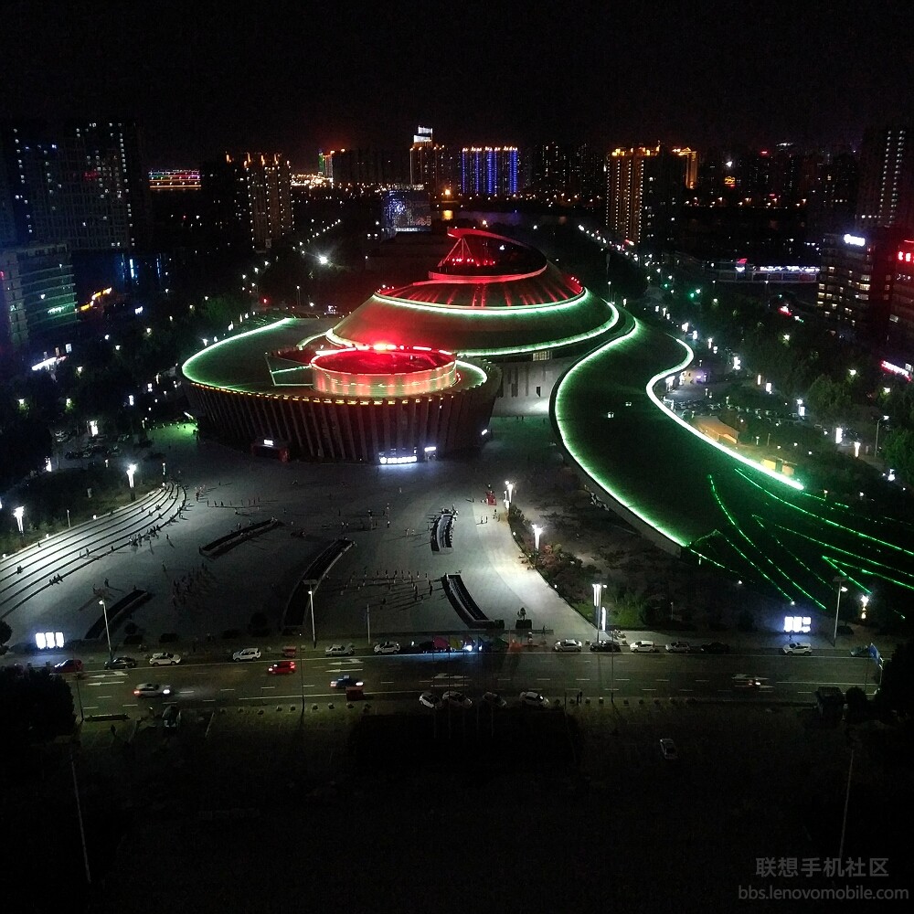 临沂大剧院位于临沂市北城新区临沂市博物馆新馆与临沂市文化艺术中心