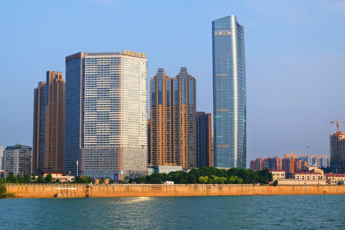 长沙·橘子洲  对面是保利地产