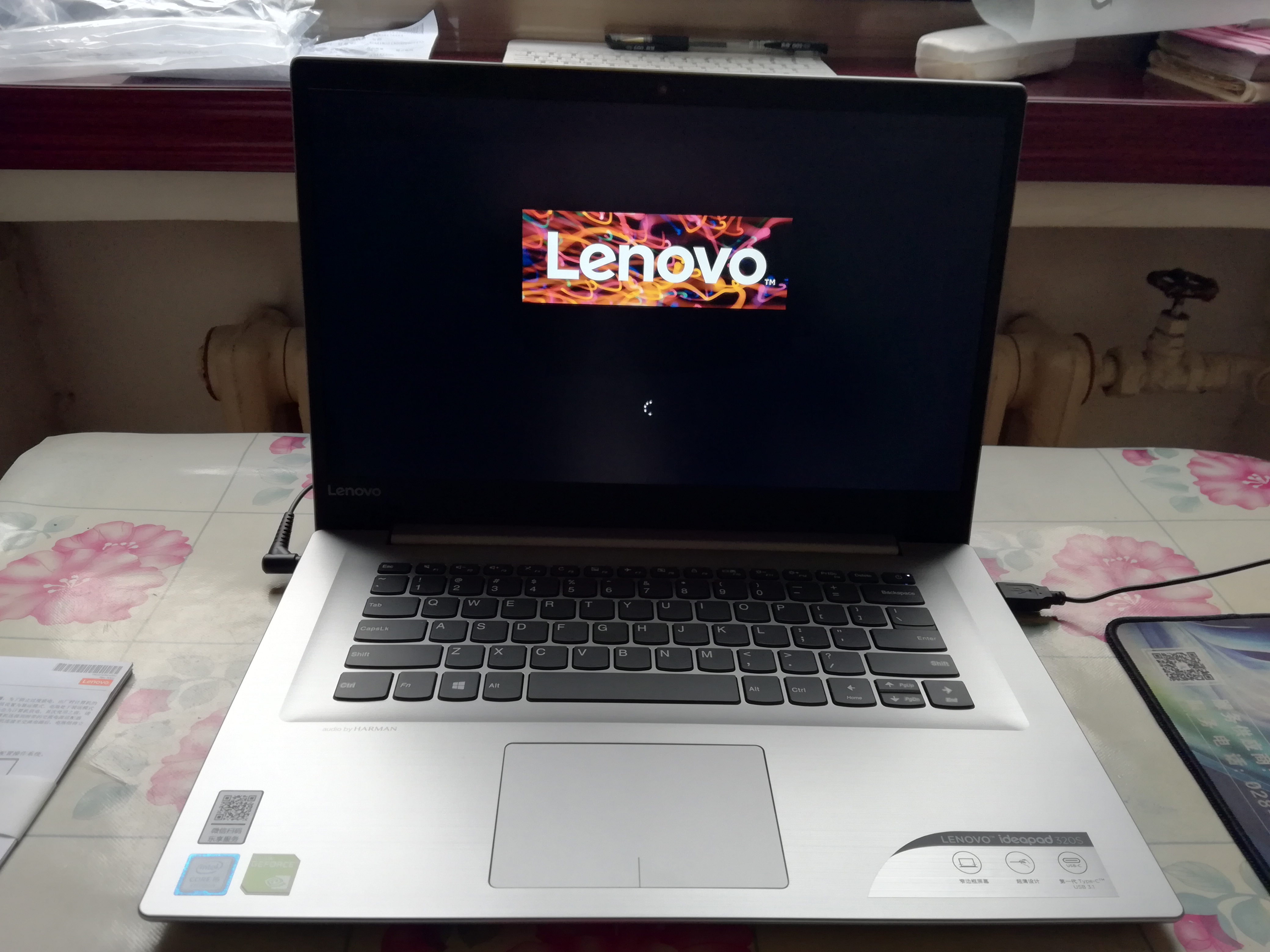 320s应用5代处理器性能强强劲,同时搭配nvidia geforce 920mx独立显卡