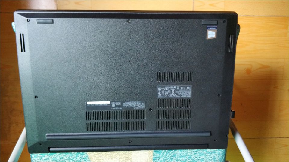 ThinkPad-E580背面图.jpg
